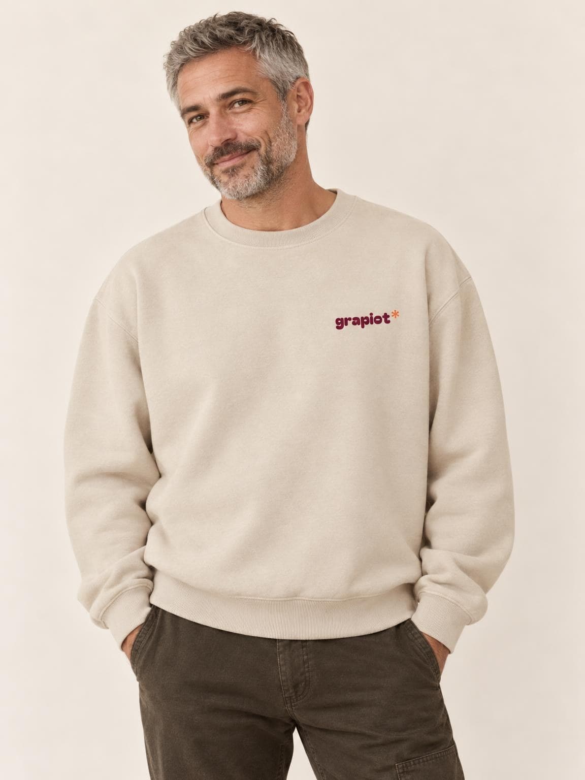 Sweat vin Raisins Copains vu de face, petit logo grapiot
